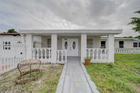 Villa ou maison à Miami, Floride 9 chambres № 2079146