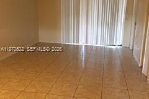 Condo in Miramar, Florida, 2 bedrooms  № 2032065 - photo 11
