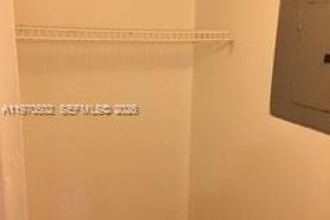 Condo in Miramar, Florida, 2 bedrooms  № 2032065 - photo 22