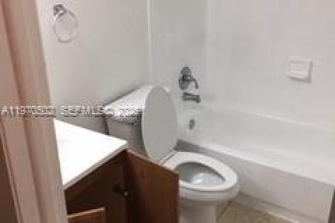 Condo in Miramar, Florida, 2 bedrooms  № 2032065 - photo 25