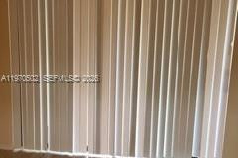 Condo in Miramar, Florida, 2 bedrooms  № 2032065 - photo 13