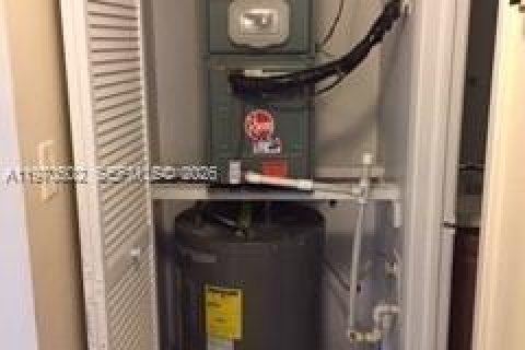 Condo in Miramar, Florida, 2 bedrooms  № 2032065 - photo 24