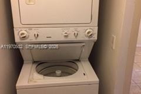 Condo in Miramar, Florida, 2 bedrooms  № 2032065 - photo 23