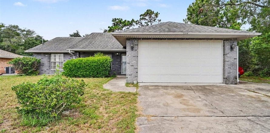 Villa ou maison à Deltona, Floride 4 chambres, 117.43 m2 № 2277688