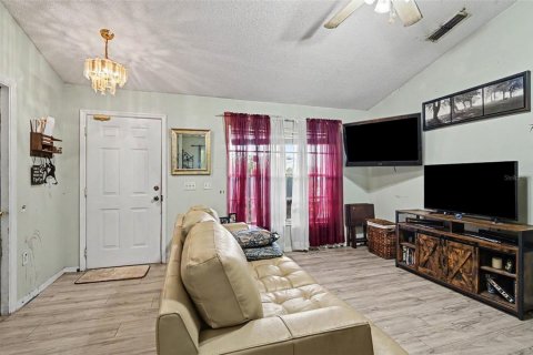 Villa ou maison à vendre à Deltona, Floride: 4 chambres, 117.43 m2 № 2277688 - photo 8