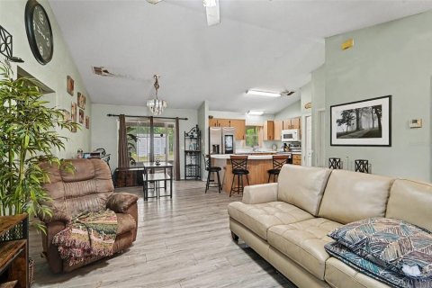 Villa ou maison à vendre à Deltona, Floride: 4 chambres, 117.43 m2 № 2277688 - photo 3