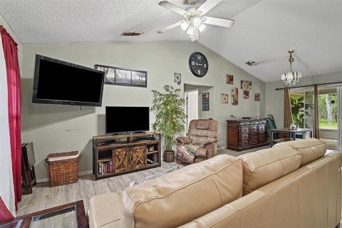 Villa ou maison à vendre à Deltona, Floride: 4 chambres, 117.43 m2 № 2277688 - photo 9