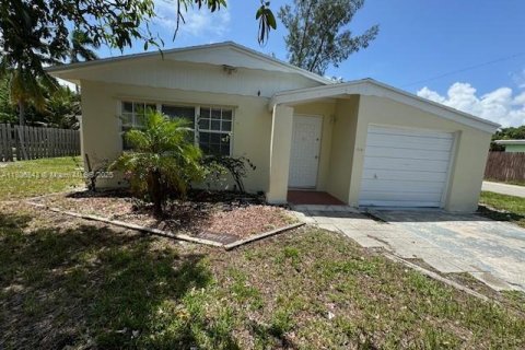 House in Lantana, Florida 2 bedrooms, 80.92 sq.m. № 1980264 - photo 2