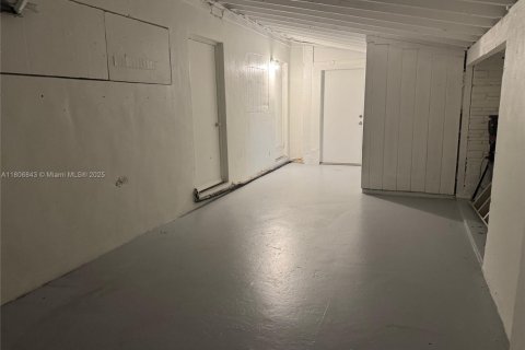 House in Lantana, Florida 2 bedrooms, 80.92 sq.m. № 1980264 - photo 15