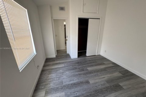 House in Lantana, Florida 2 bedrooms, 80.92 sq.m. № 1980264 - photo 14