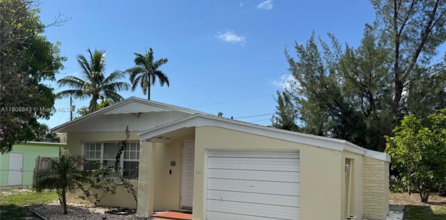 House in Lantana, Florida 2 bedrooms, 80.92 sq.m. № 1980264