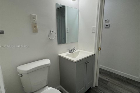 House in Lantana, Florida 2 bedrooms, 80.92 sq.m. № 1980264 - photo 8