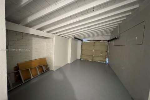 House in Lantana, Florida 2 bedrooms, 80.92 sq.m. № 1980264 - photo 16