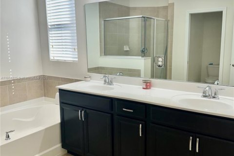 House in Homestead, Florida 4 bedrooms, 235.41 sq.m. № 1970237 - photo 14