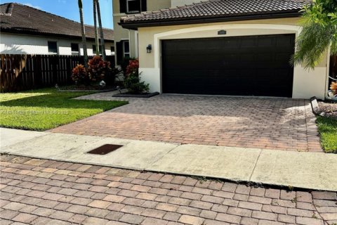 House in Homestead, Florida 4 bedrooms, 235.41 sq.m. № 1970237 - photo 2