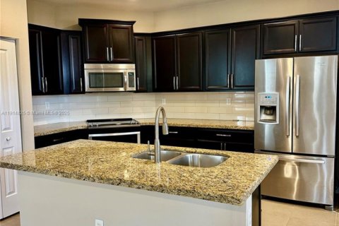 House in Homestead, Florida 4 bedrooms, 235.41 sq.m. № 1970237 - photo 6