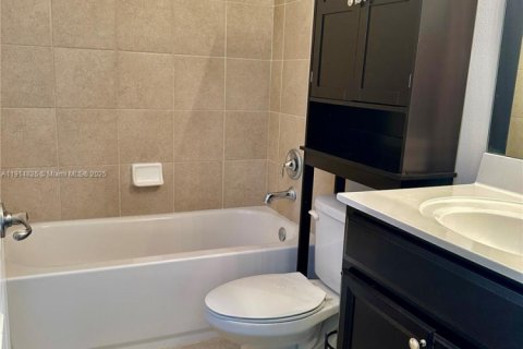 House in Homestead, Florida 4 bedrooms, 235.41 sq.m. № 1970237 - photo 18