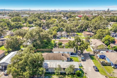 Casa en venta en Tampa, Florida, 3 dormitorios, 86.96 m2 № 2388128 - foto 19