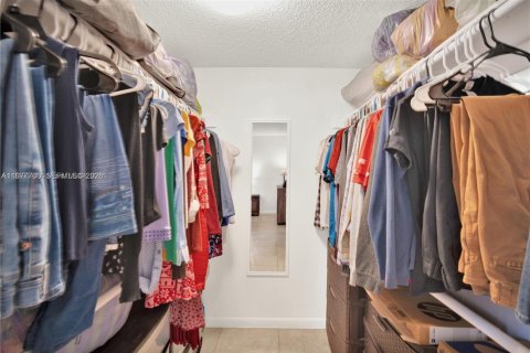 Condo in Miami, Florida, 2 bedrooms  № 2042330 - photo 21