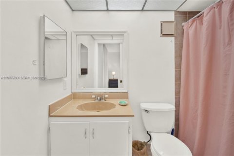 Condo in Miami, Florida, 2 bedrooms  № 2042330 - photo 20