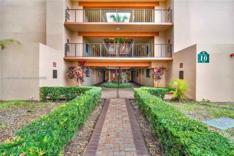 Condo in Miami, Florida, 2 bedrooms  № 2042330 - photo 3