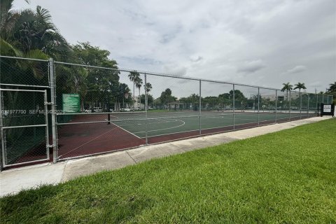 Condo in Miami, Florida, 2 bedrooms  № 2042330 - photo 30