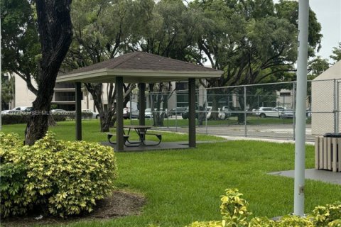 Condo in Miami, Florida, 2 bedrooms  № 2042330 - photo 28