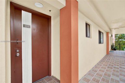 Condo in Miami, Florida, 2 bedrooms  № 2042330 - photo 4