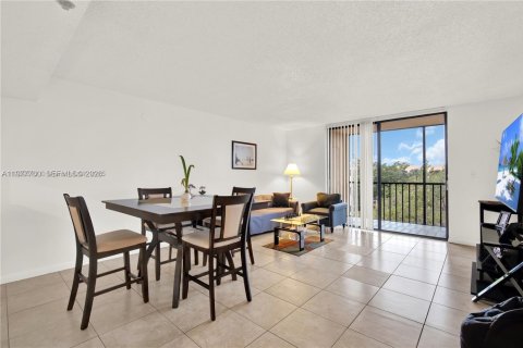 Condo in Miami, Florida, 2 bedrooms  № 2042330 - photo 8
