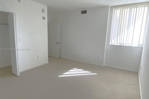 Condo in Aventura, Florida, 2 bedrooms  № 1861067 - photo 13