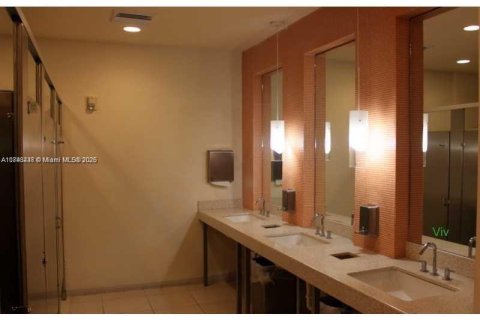 Condo in Aventura, Florida, 2 bedrooms  № 1861067 - photo 24