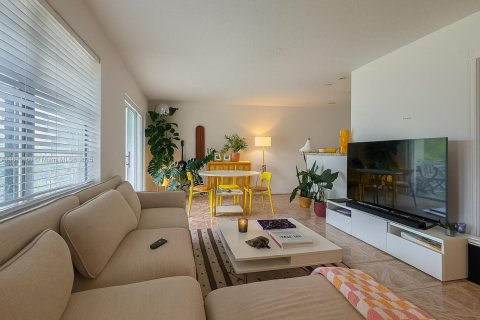Condominio en venta en North Miami, Florida, 1 dormitorio, 68.1 m2 № 1811338 - foto 3