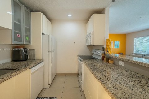 Condominio en venta en North Miami, Florida, 1 dormitorio, 68.1 m2 № 1811338 - foto 4