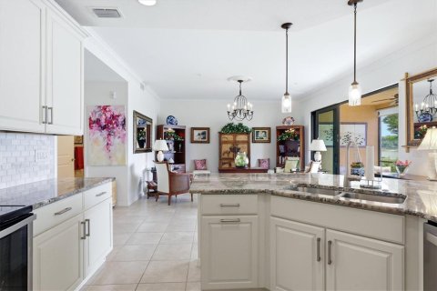 Condo in Venice, Florida, 2 bedrooms № 2352313 - photo 23