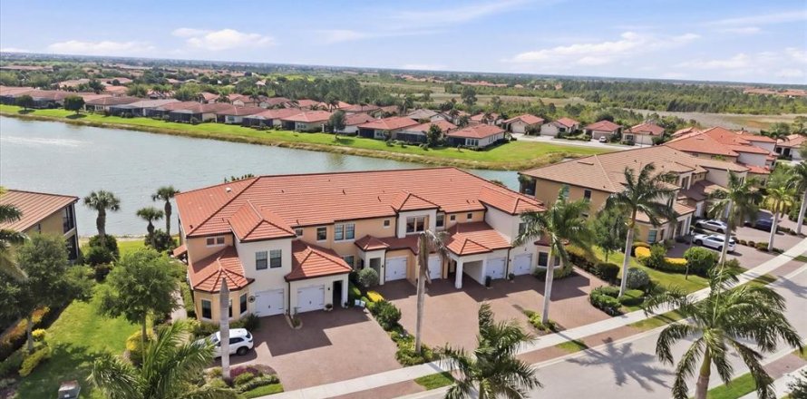 Condo in Venice, Florida, 2 bedrooms № 2352313