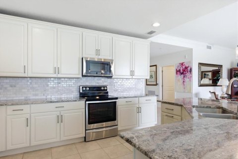 Condo in Venice, Florida, 2 bedrooms № 2352313 - photo 19