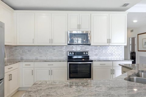 Condo in Venice, Florida, 2 bedrooms № 2352313 - photo 20