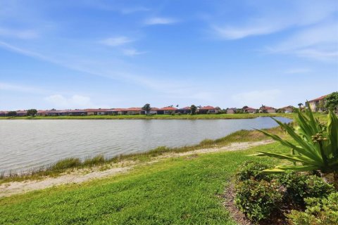 Condo in Venice, Florida, 2 bedrooms № 2352313 - photo 10