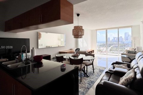 Condo in Miami, Florida, 1 bedroom  № 2029427 - photo 6