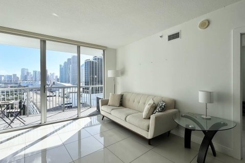 Condo in Miami, Florida, 1 bedroom  № 2029427 - photo 2