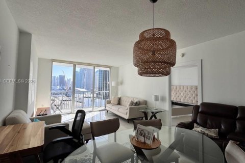 Condo in Miami, Florida, 1 bedroom  № 2029427 - photo 3