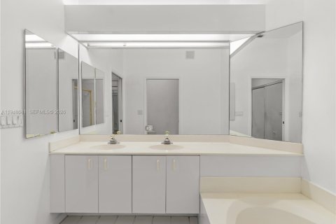 Villa ou maison à vendre à Tamarac, Floride: 2 chambres, 146.79 m2 № 2004655 - photo 17