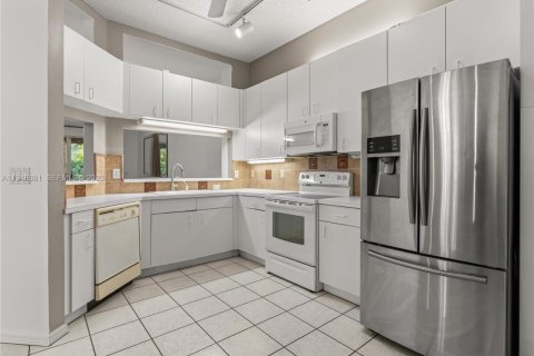 Villa ou maison à vendre à Tamarac, Floride: 2 chambres, 146.79 m2 № 2004655 - photo 14