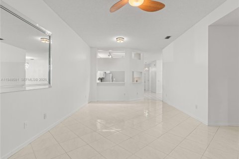 Villa ou maison à vendre à Tamarac, Floride: 2 chambres, 146.79 m2 № 2004655 - photo 16