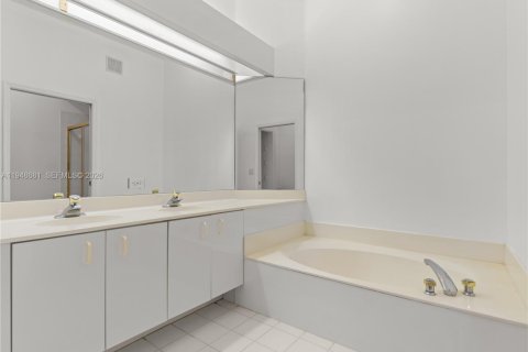 Villa ou maison à vendre à Tamarac, Floride: 2 chambres, 146.79 m2 № 2004655 - photo 18