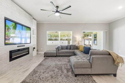 Casa en venta en Port St. Lucie, Florida, 4 dormitorios, 303.98 m2 № 2251374 - foto 19