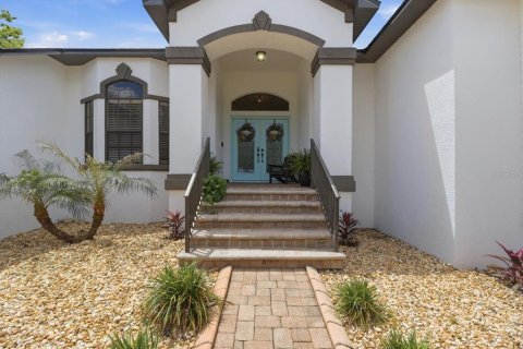 House in Homosassa, Florida 3 bedrooms, 236.16 sq.m. № 2239588 - photo 3