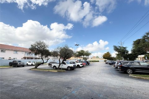 Купить коммерческую недвижимость в Хайалиа, Флорида № 2031915 - фото 11