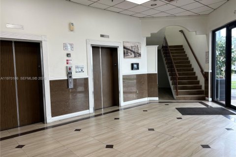 Купить коммерческую недвижимость в Хайалиа, Флорида № 2031915 - фото 3