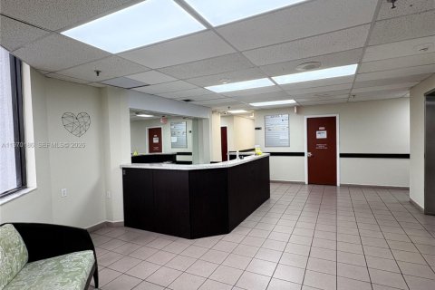 Купить коммерческую недвижимость в Хайалиа, Флорида № 2031915 - фото 4